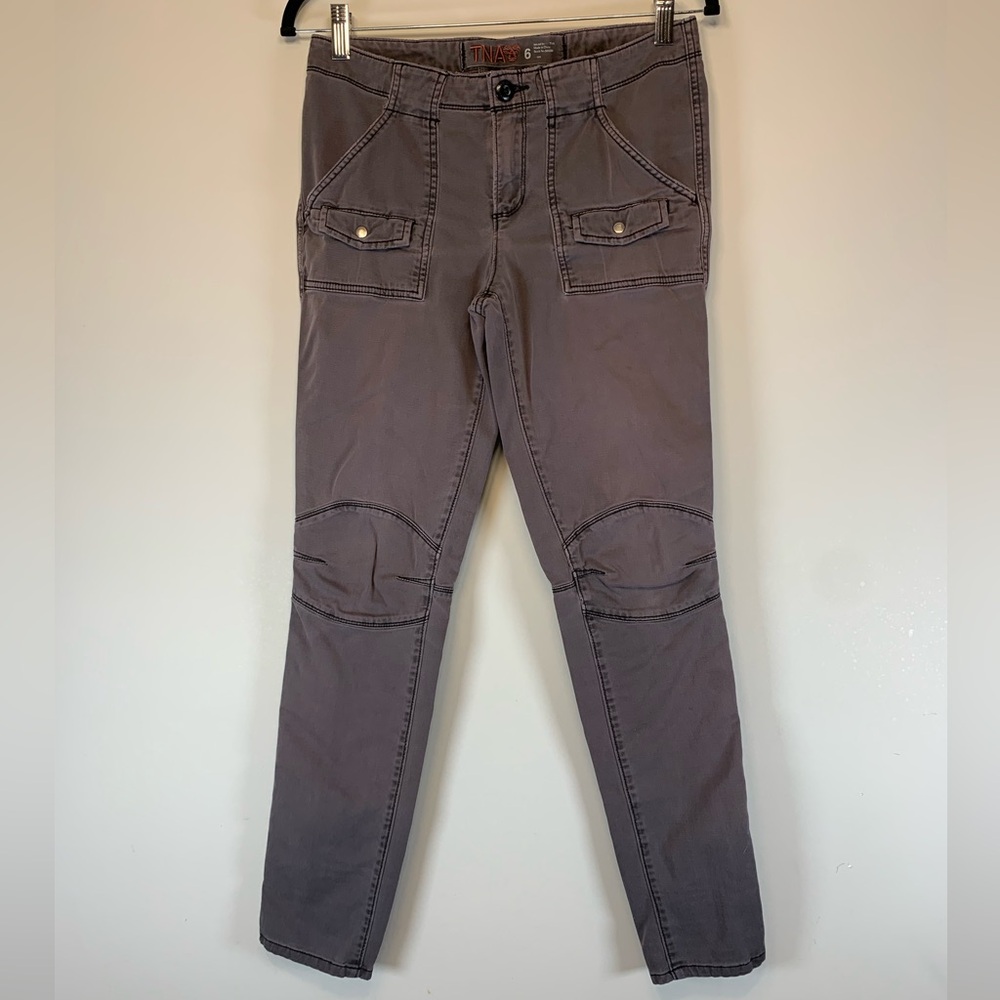TNA Aritzia Supply Cargo‎ Pants Grey - Size 6